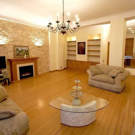 Luxury In Heart Of Oldtown, Quiet *